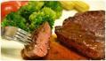 烤肉醬、蜜汁醬、黑胡椒醬料。